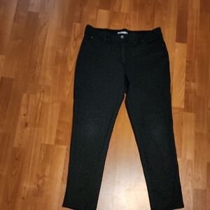 89th & Madison Black Pants with White Label